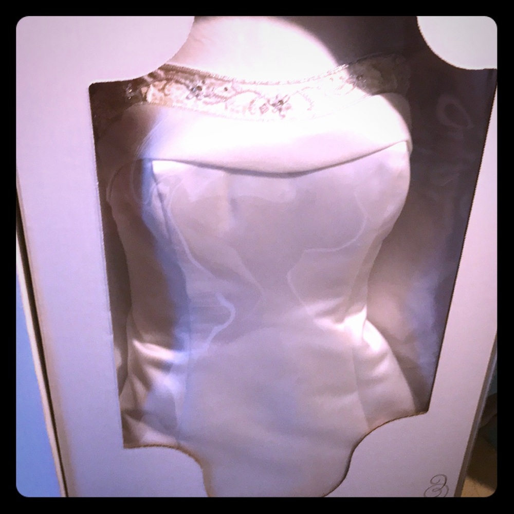 Strapless wedding dress